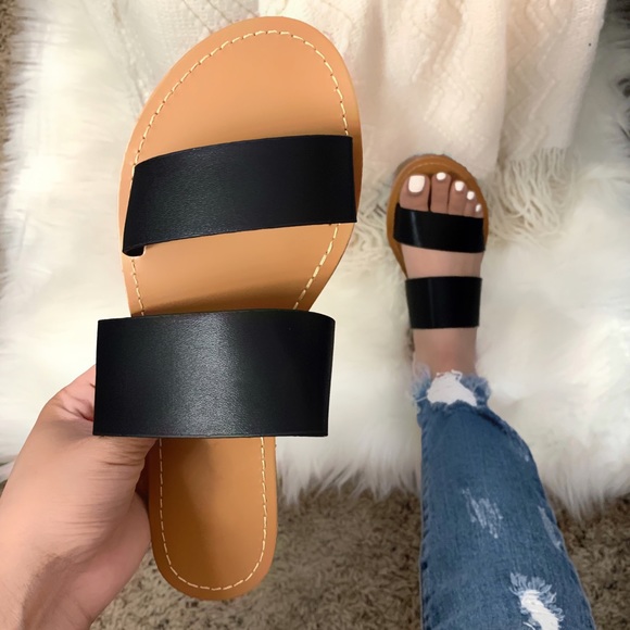 Shoes - NEW Lulu Sandal- in Black